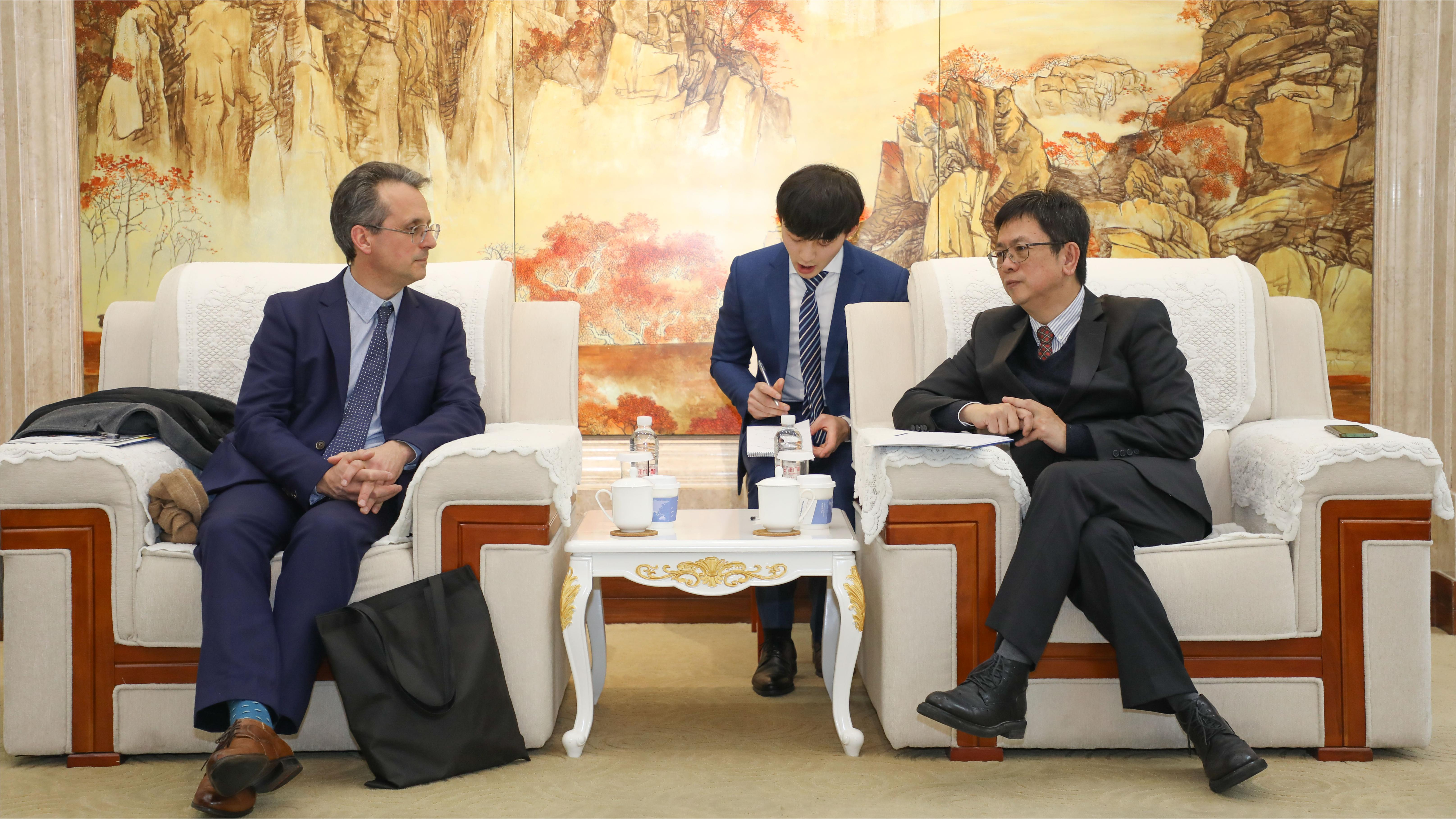 国际大学翻译学院联合会主席访问上海外国语大学